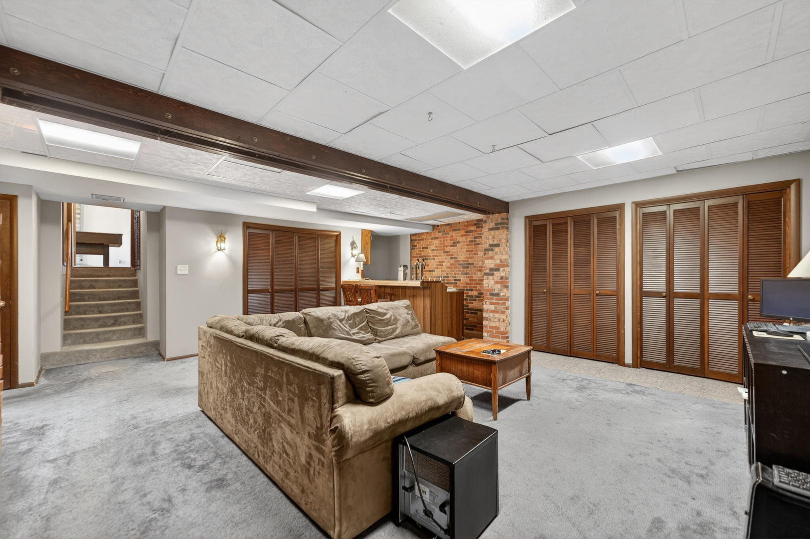 53 W Leslie Lane, Villa Park, IL 60181