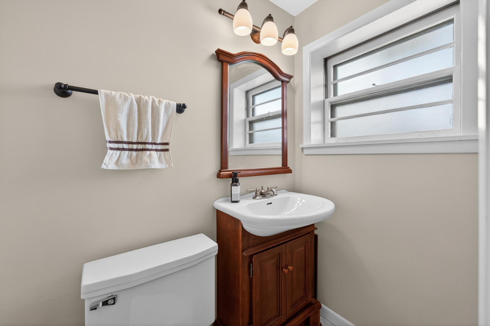 53 W Leslie Lane, Villa Park, IL 60181