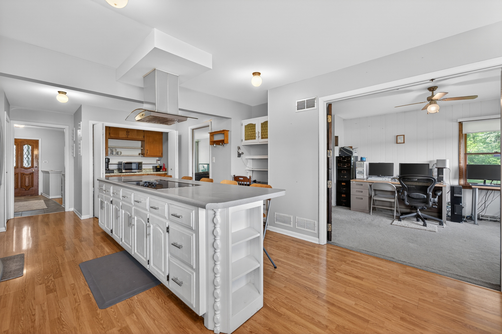 53 W Leslie Lane, Villa Park, IL 60181
