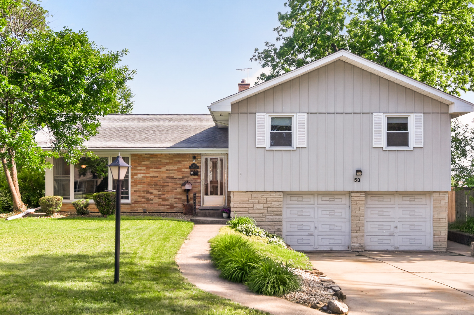 53 W Leslie Lane, Villa Park, IL 60181