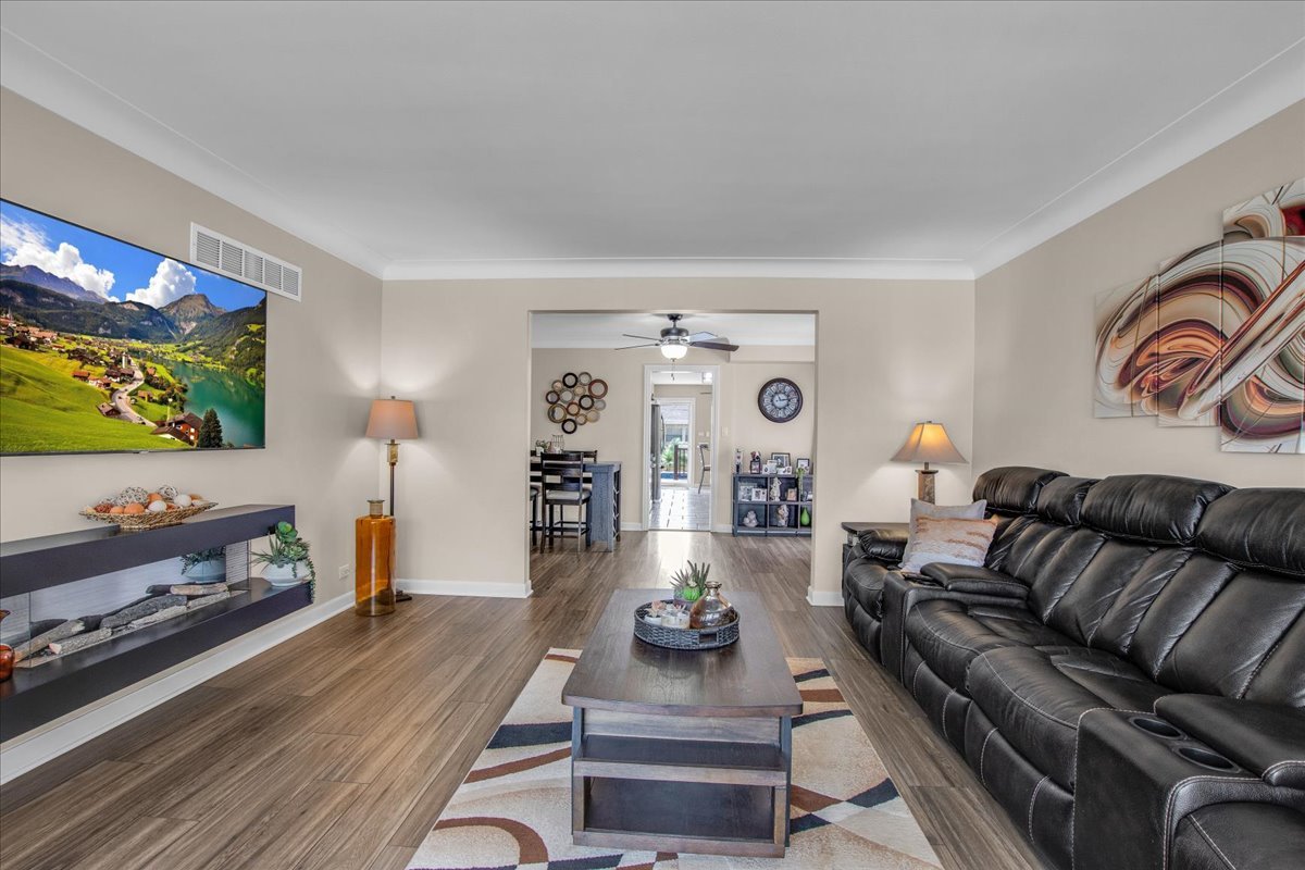 8537 W Winona Street, Chicago, IL 60656