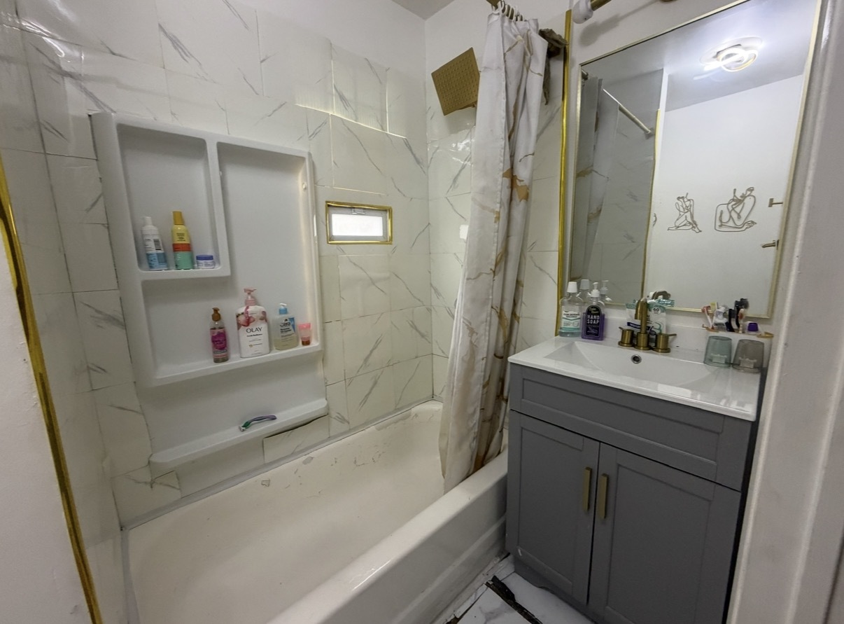 5444 W WALTON Avenue, Chicago, IL 60651