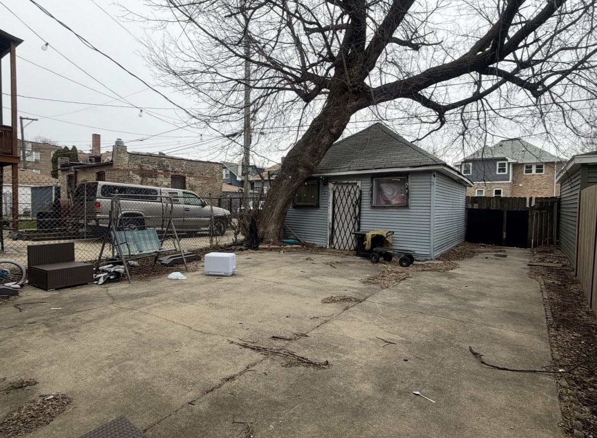 5444 W WALTON Avenue, Chicago, IL 60651