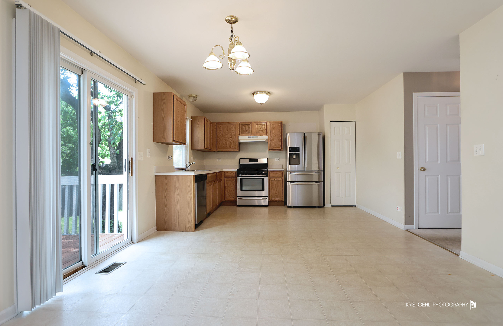331 E Camden Lane, Round Lake Beach, IL 60073