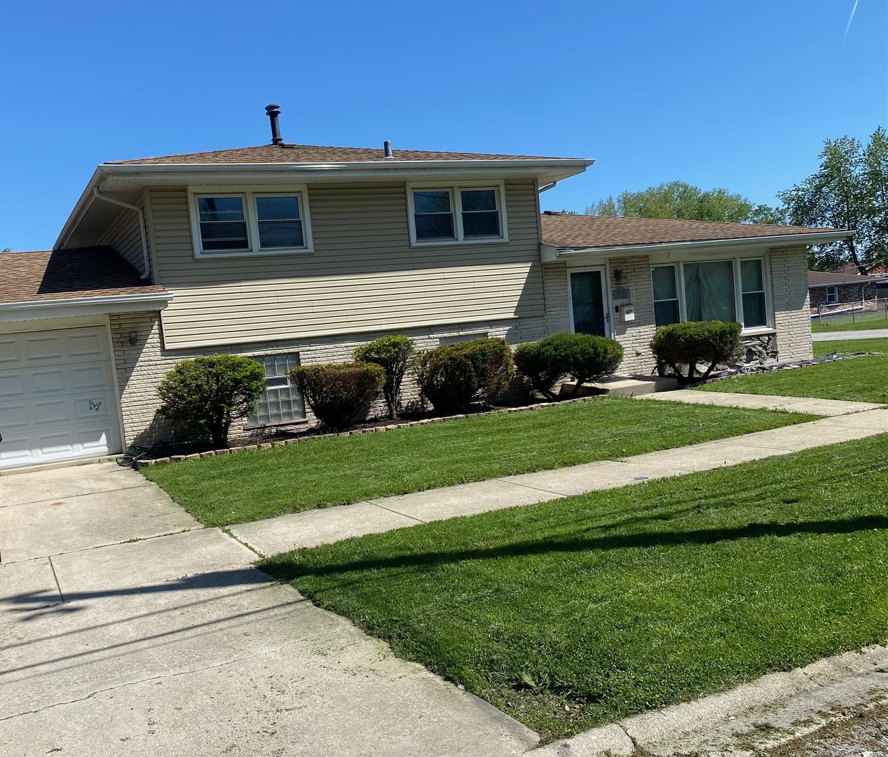 15760 Church Drive, South Holland, IL 60473