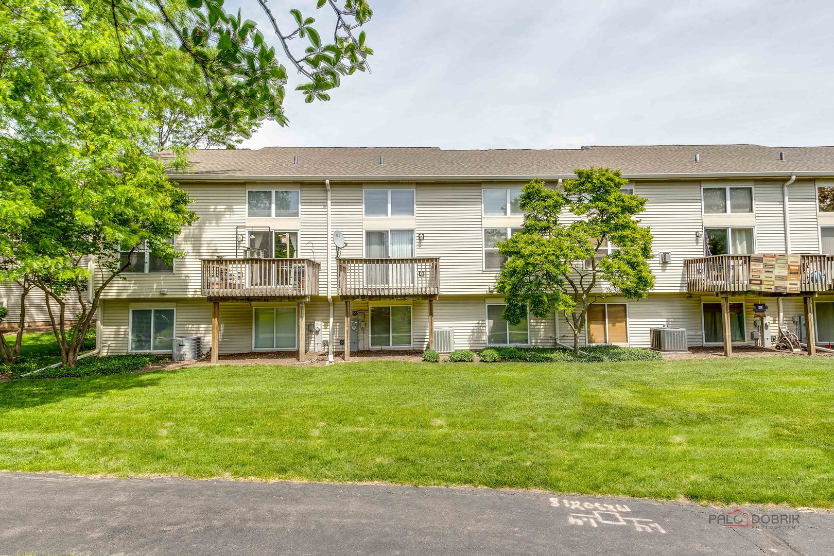 386 Gladstone Lane, Elgin, IL 60120