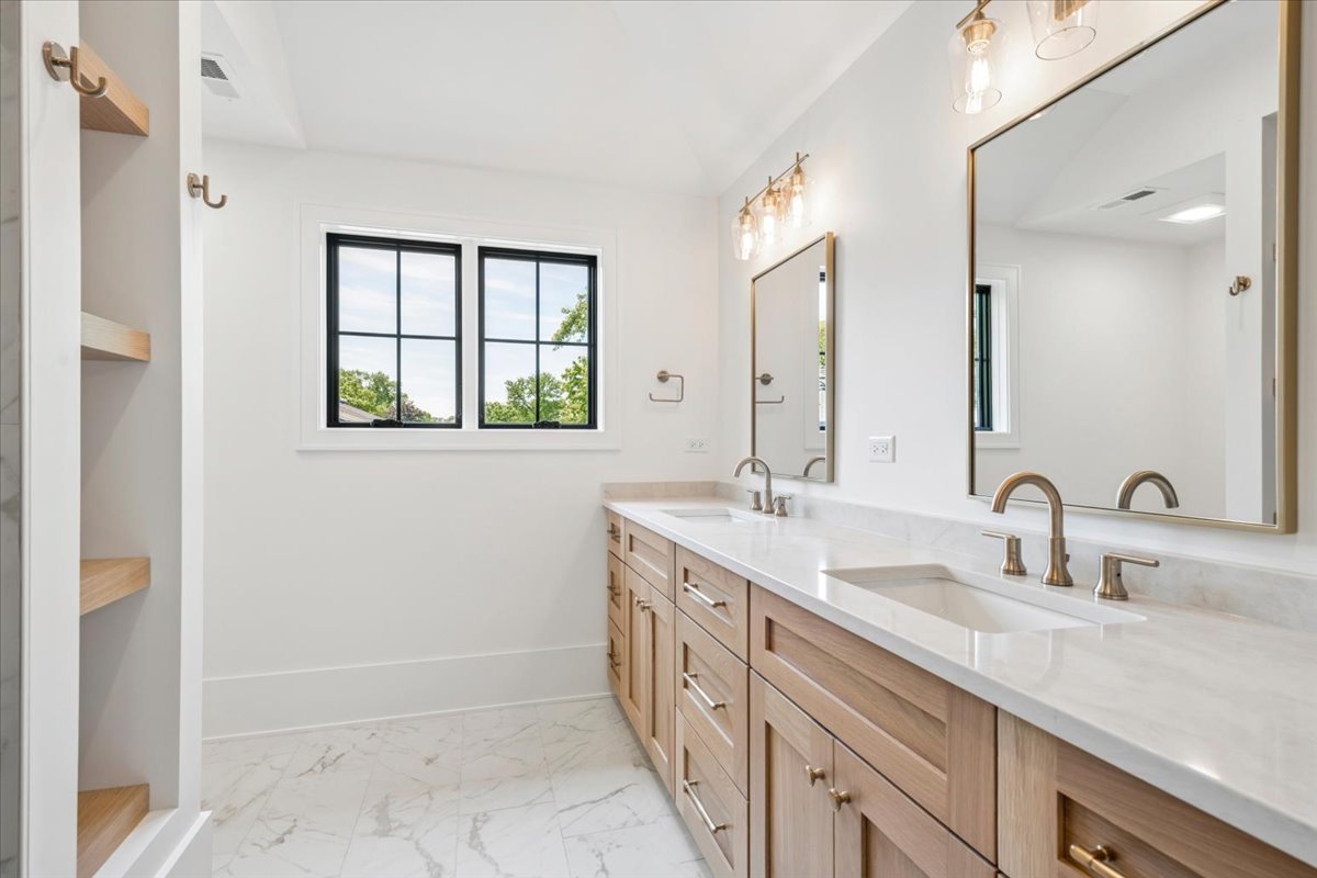 1404 S Ashland Avenue, Park Ridge, IL 60068