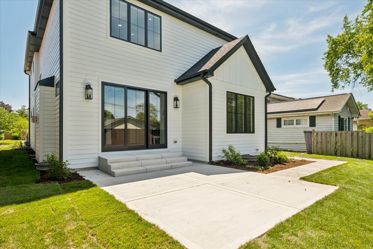 1404 S Ashland Avenue, Park Ridge, IL 60068