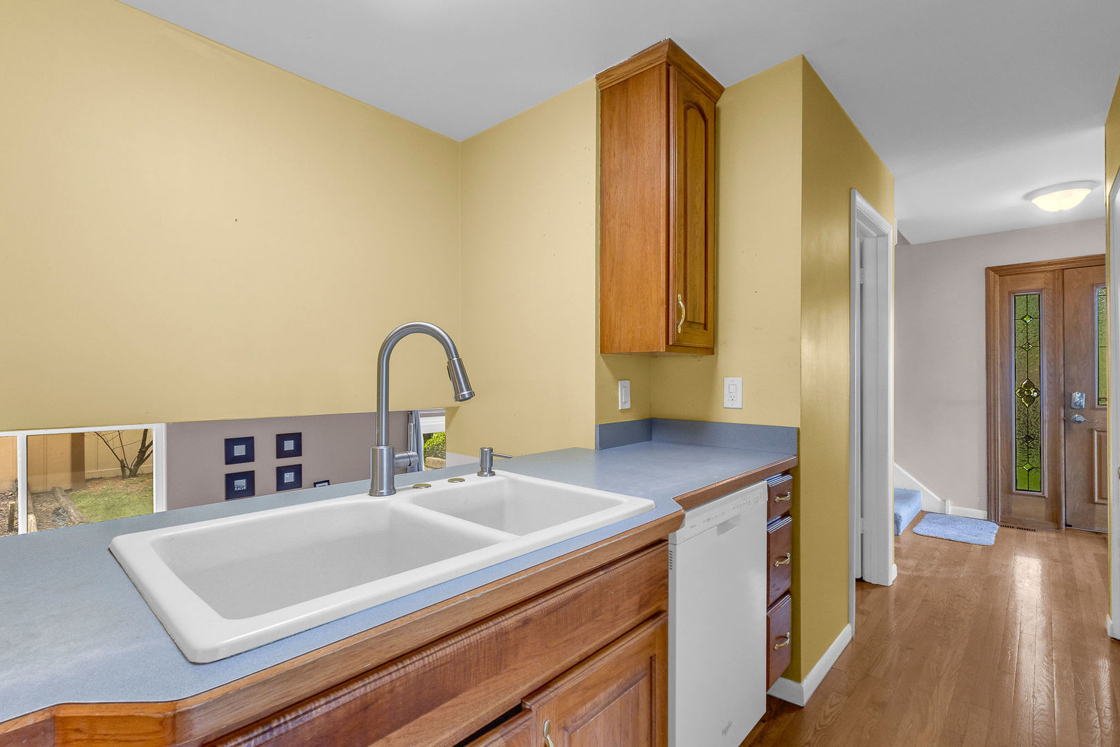 563 N Woodfield Trail, Roselle, IL 60172