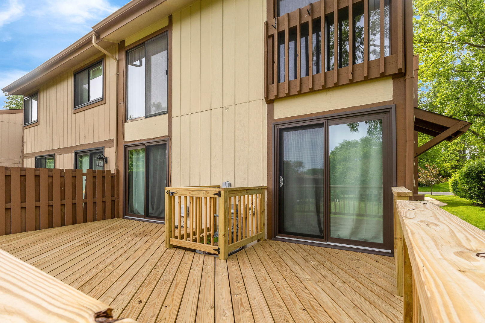 563 N Woodfield Trail, Roselle, IL 60172