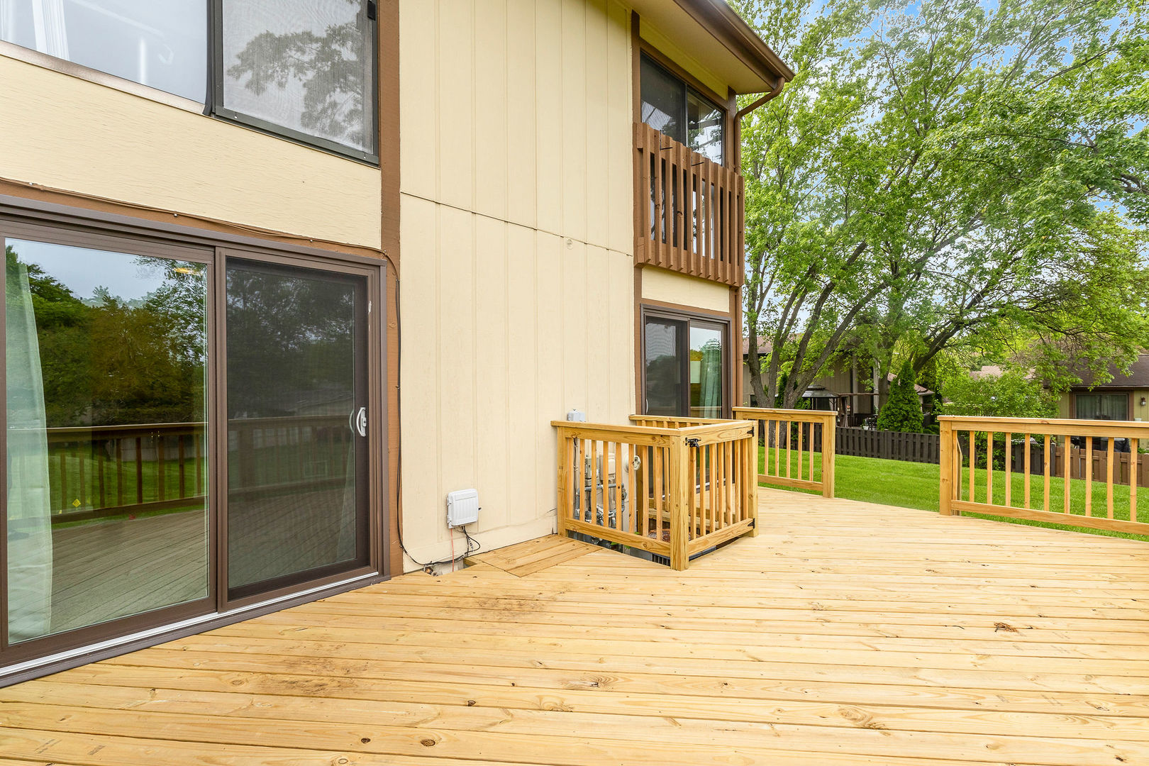 563 N Woodfield Trail, Roselle, IL 60172