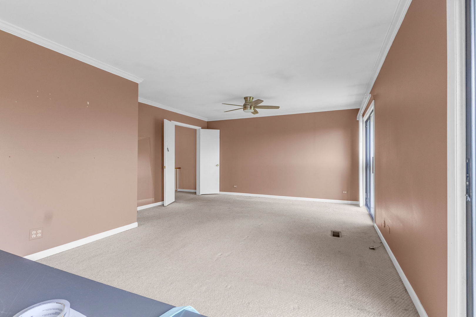 563 N Woodfield Trail, Roselle, IL 60172