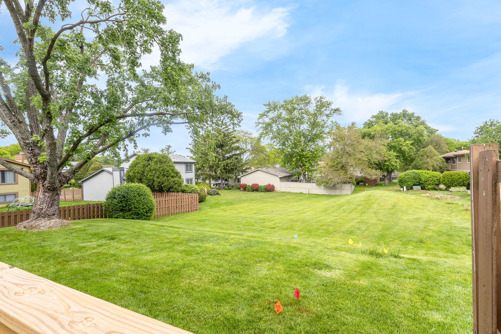 563 N Woodfield Trail, Roselle, IL 60172