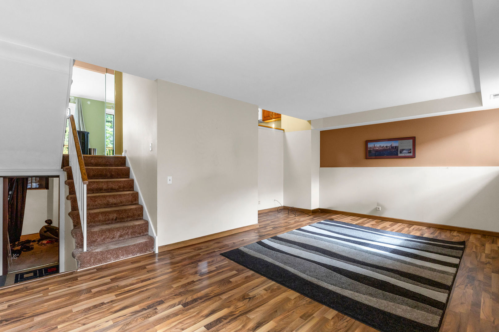563 N Woodfield Trail, Roselle, IL 60172