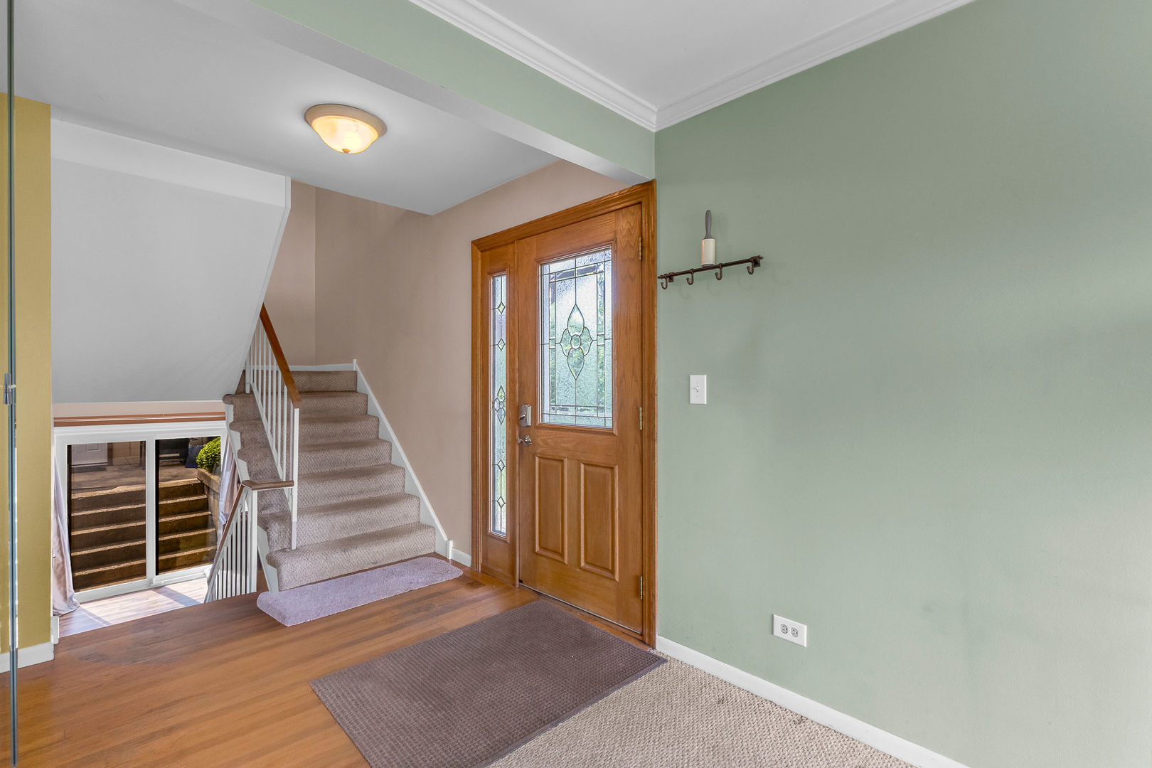563 N Woodfield Trail, Roselle, IL 60172
