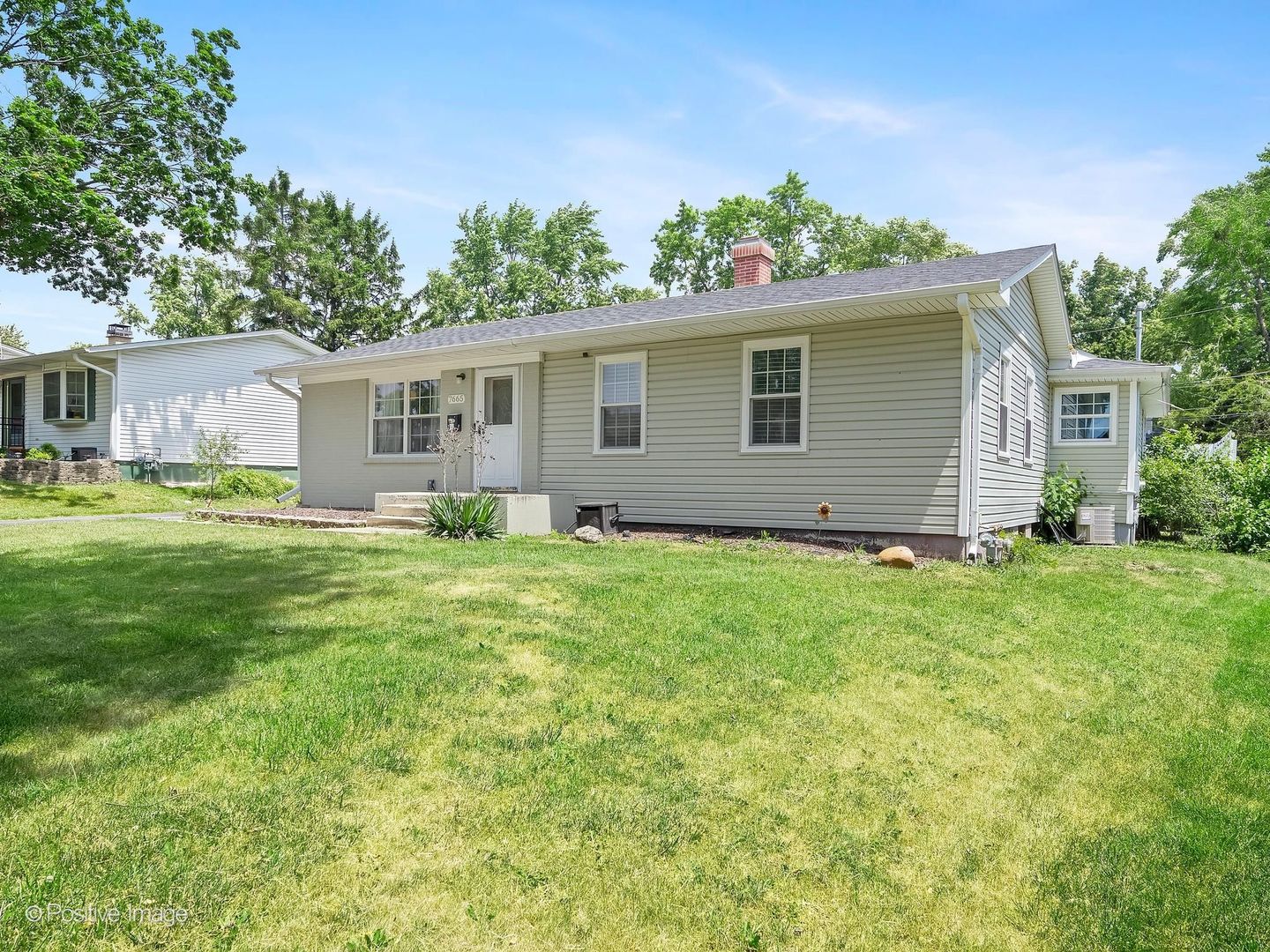 7665 Sprucewood Avenue, Woodridge, IL 60517