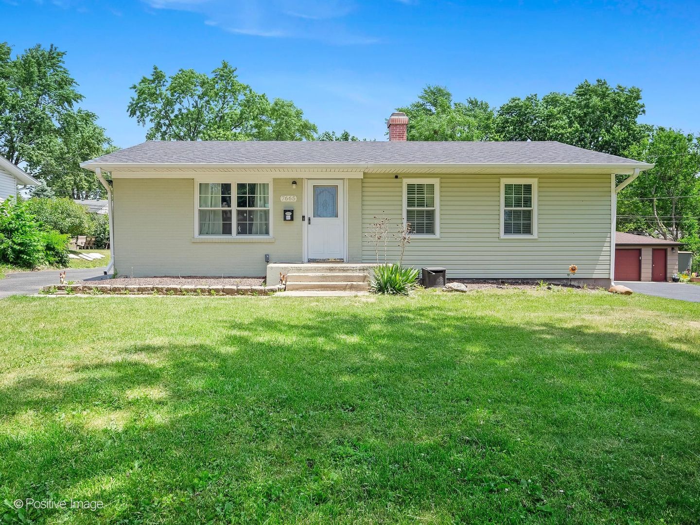 7665 Sprucewood Avenue, Woodridge, IL 60517