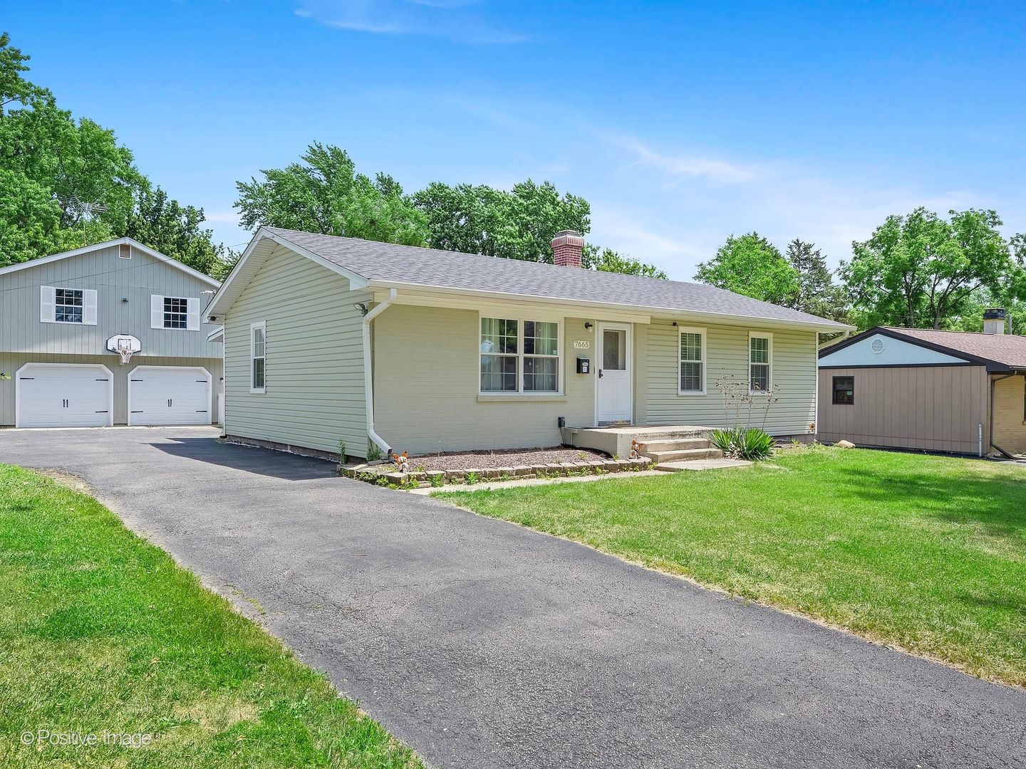7665 Sprucewood Avenue, Woodridge, IL 60517