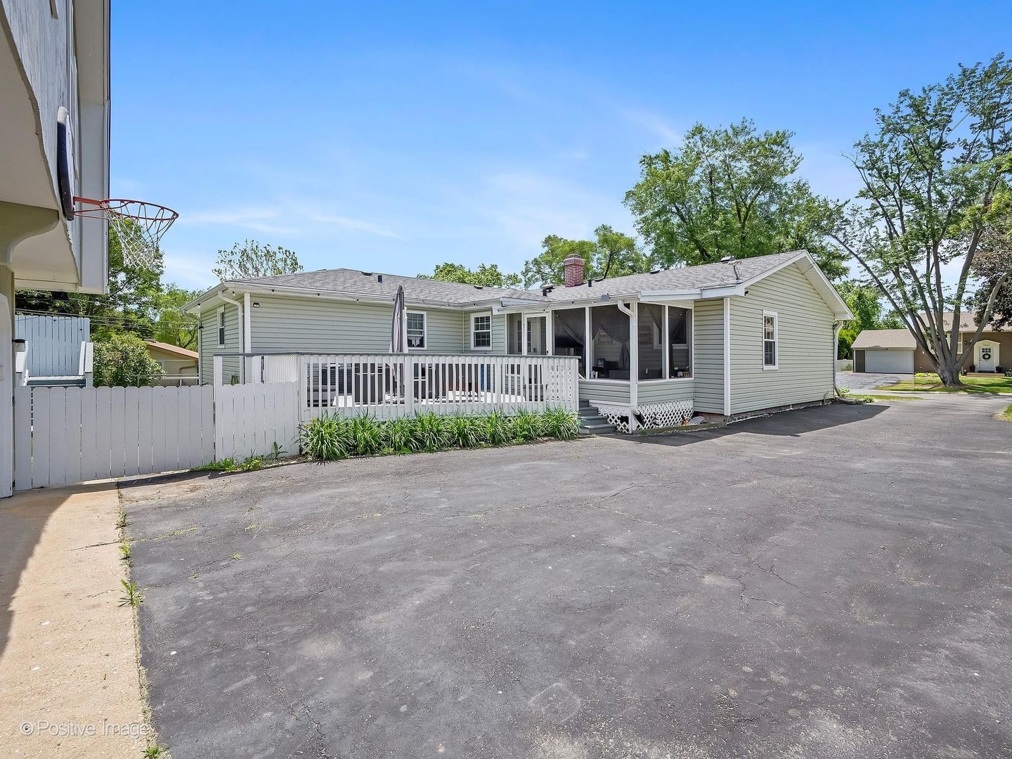 7665 Sprucewood Avenue, Woodridge, IL 60517