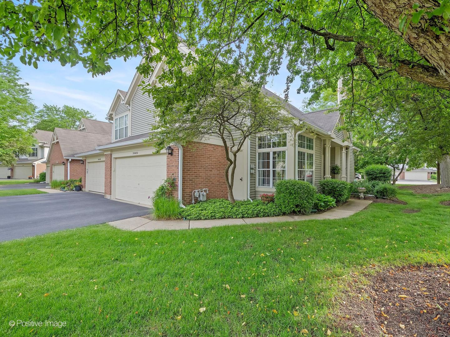 30W032 Laurel Court, Warrenville, IL 60555