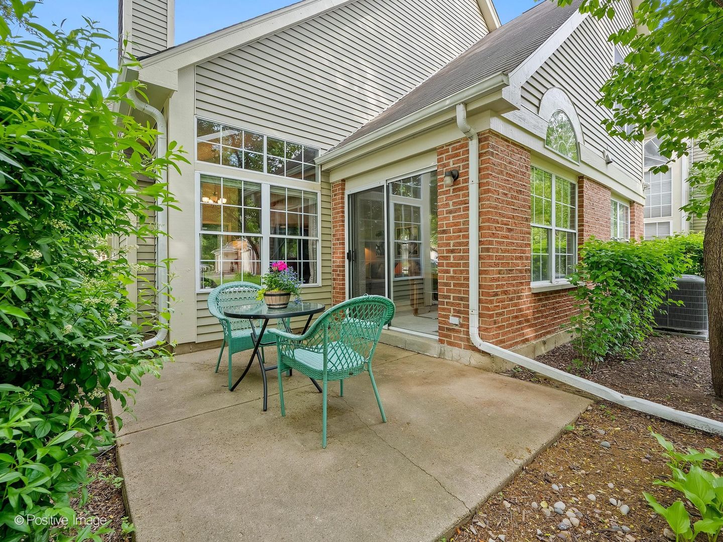 30W032 Laurel Court, Warrenville, IL 60555