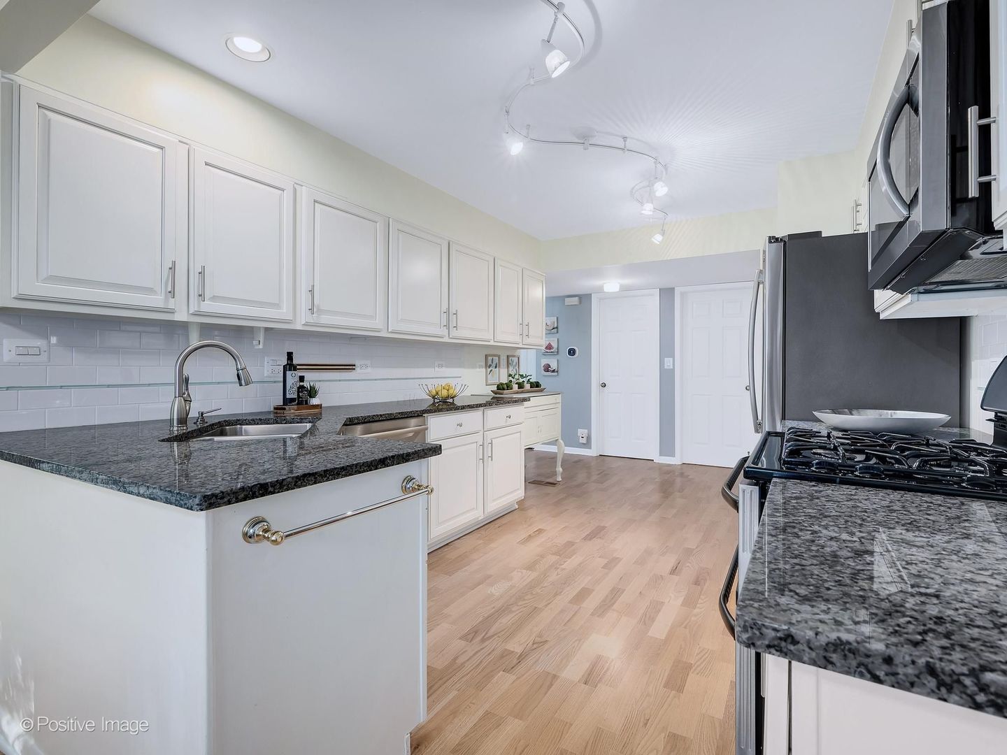 30W032 Laurel Court, Warrenville, IL 60555