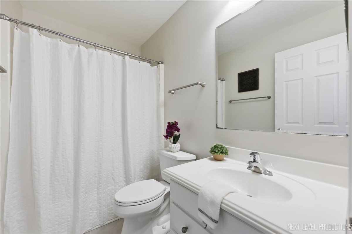 398 Chesapeake Lane #2, Oswego, IL 60543