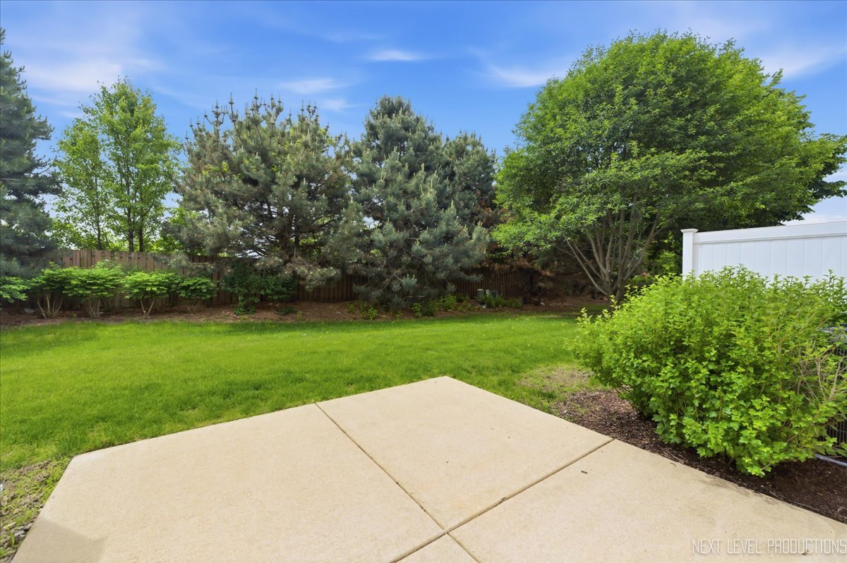 398 Chesapeake Lane #2, Oswego, IL 60543