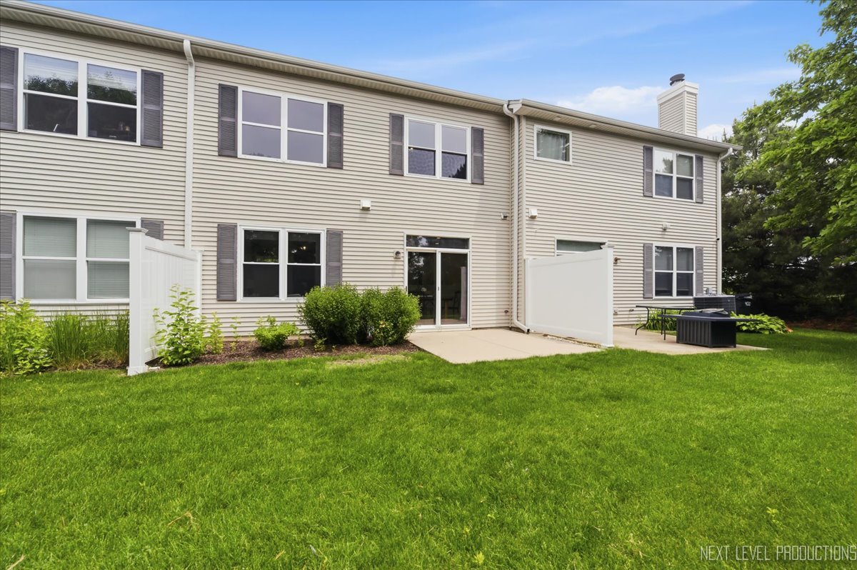 398 Chesapeake Lane #2, Oswego, IL 60543