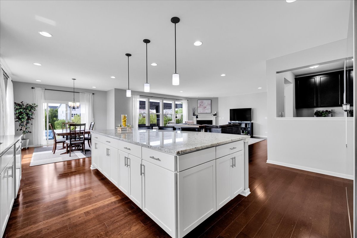 1607 Star Grass Circle, Aurora, IL 60506