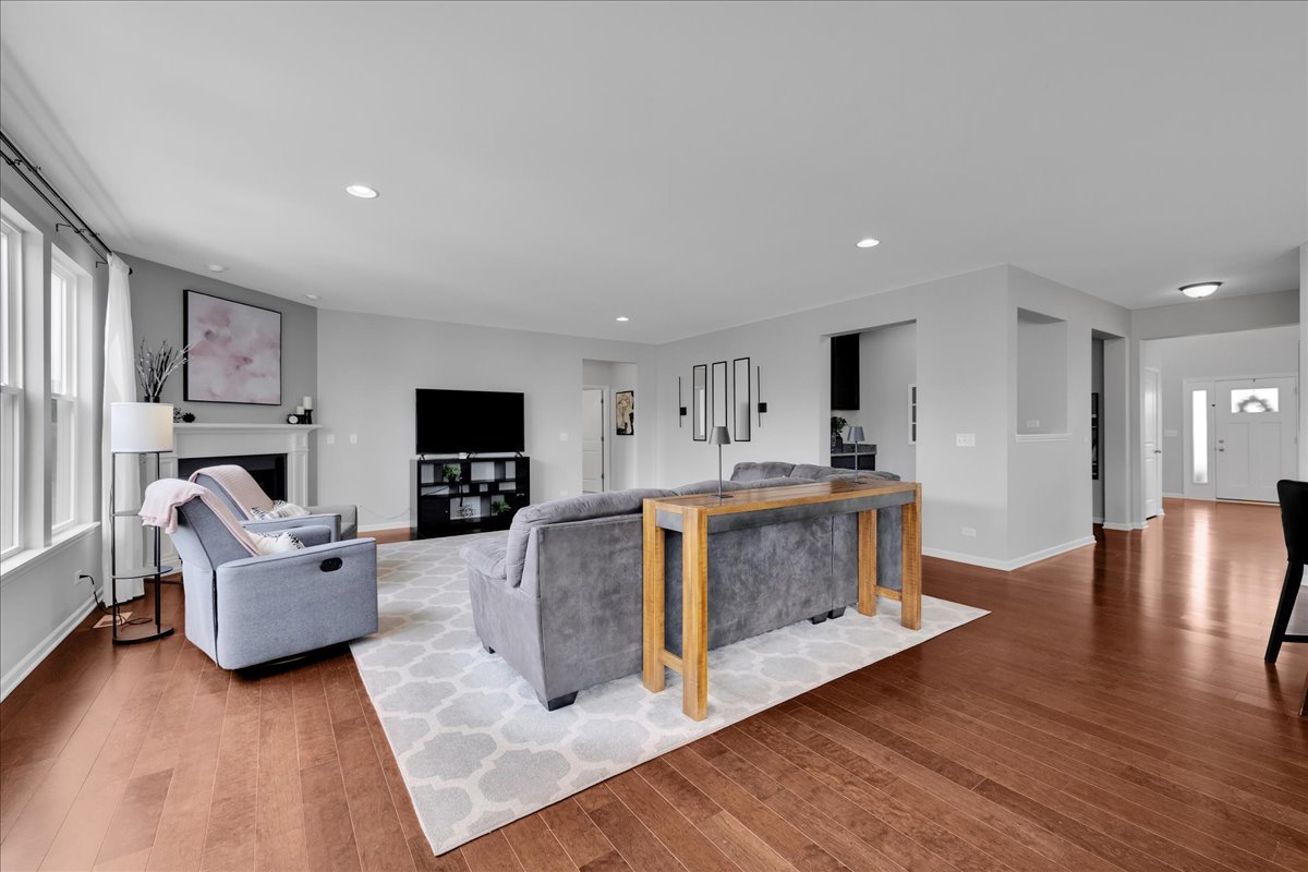1607 Star Grass Circle, Aurora, IL 60506