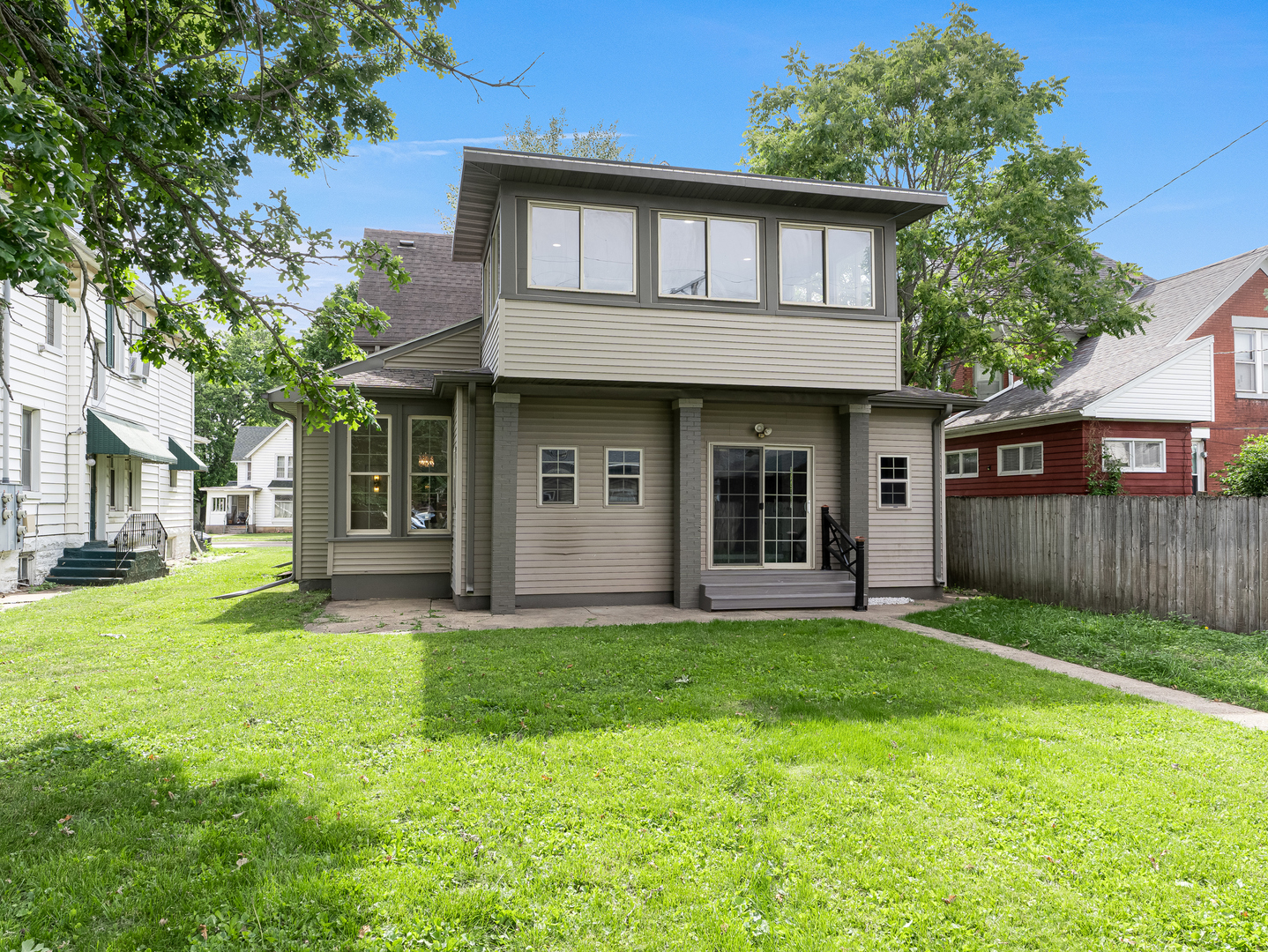 608 2nd Avenue, Sterling, IL 61081