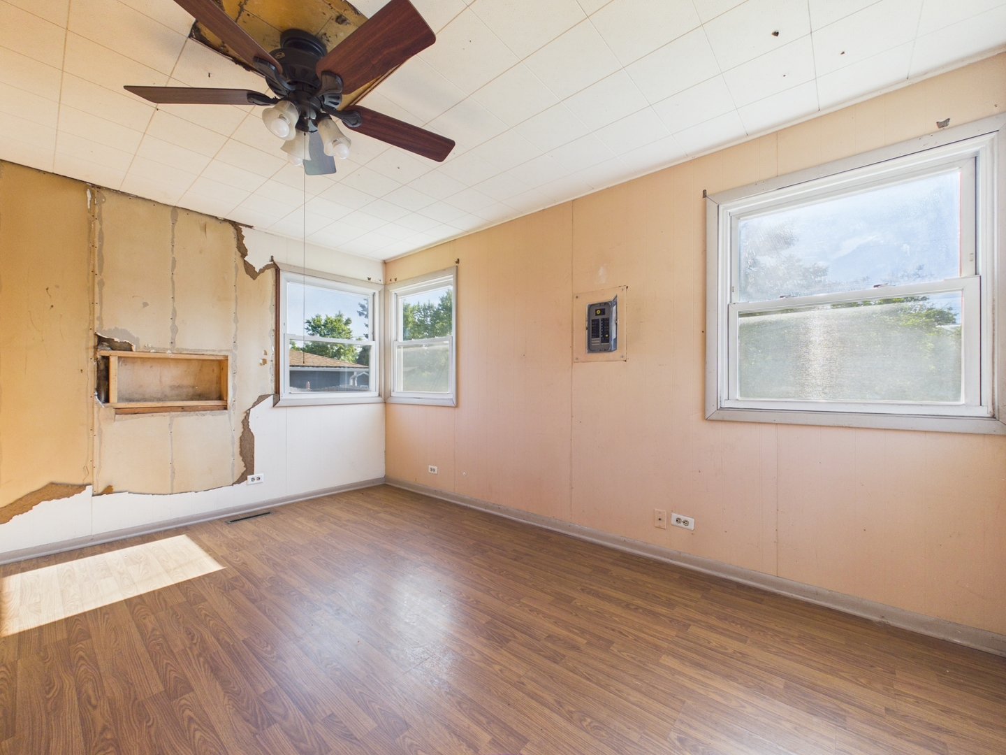 8133 S 85th Court, Justice, IL 60458