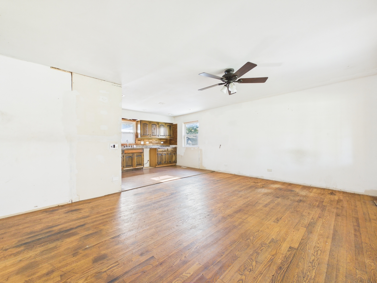 8133 S 85th Court, Justice, IL 60458