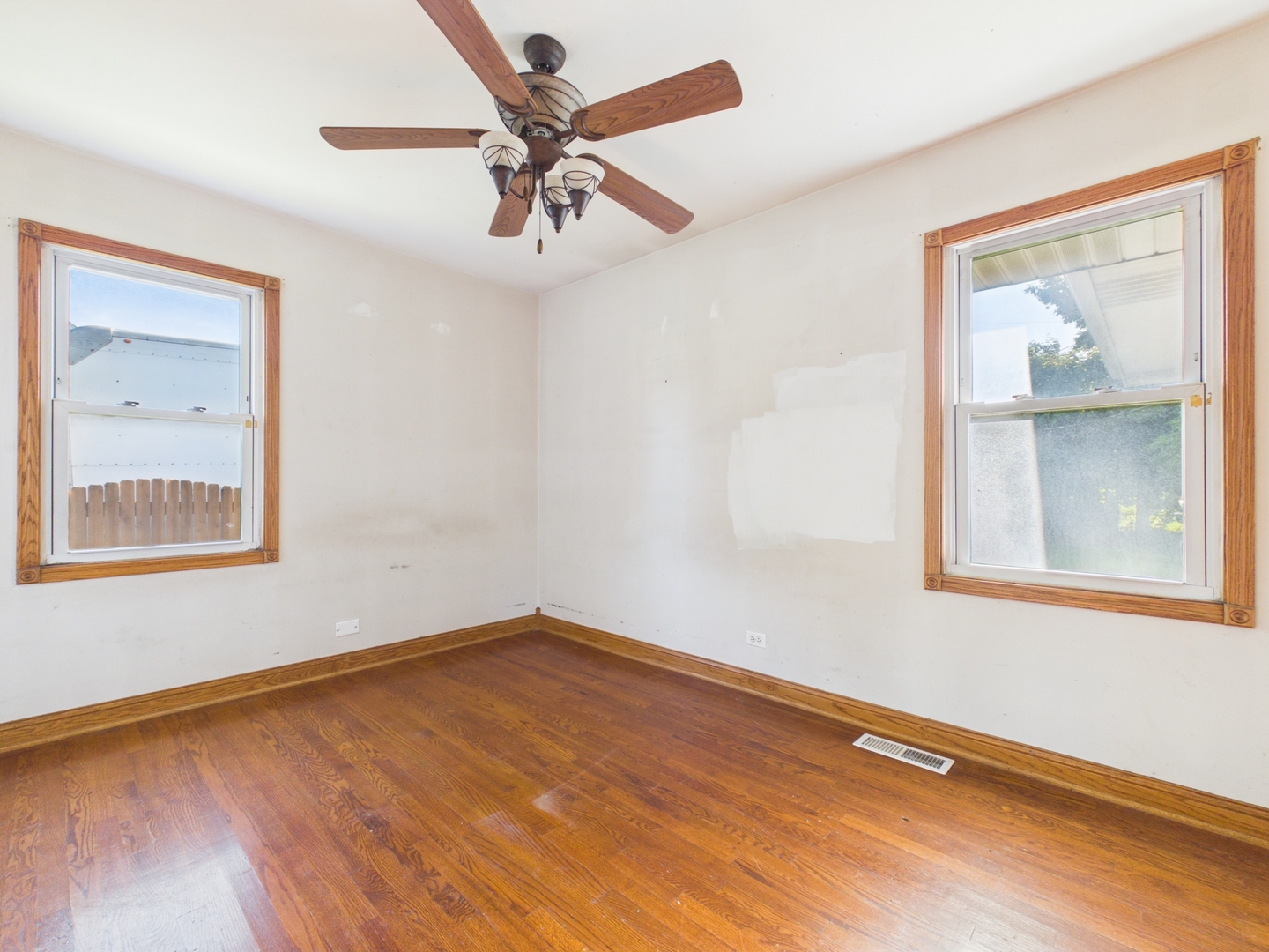 8133 S 85th Court, Justice, IL 60458