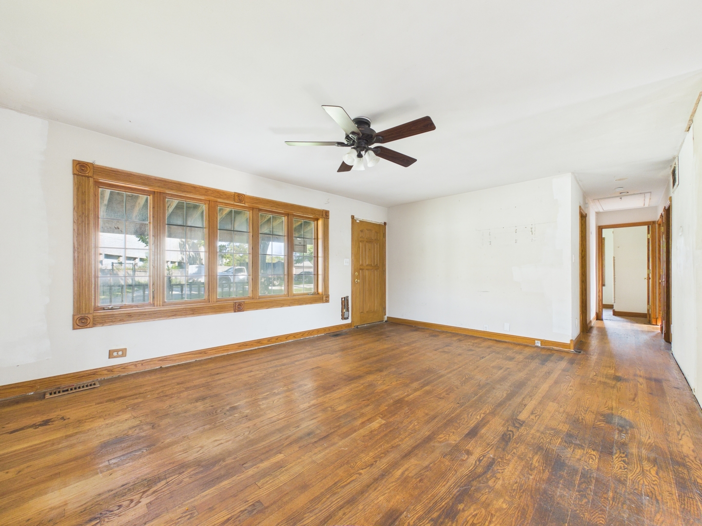 8133 S 85th Court, Justice, IL 60458