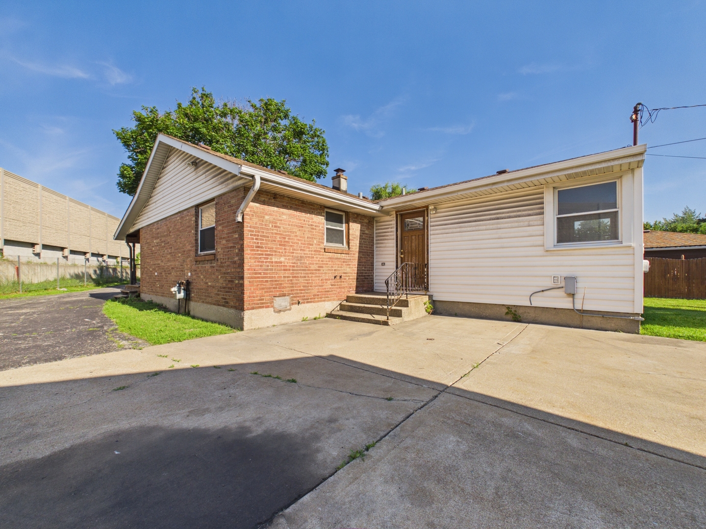 8133 S 85th Court, Justice, IL 60458