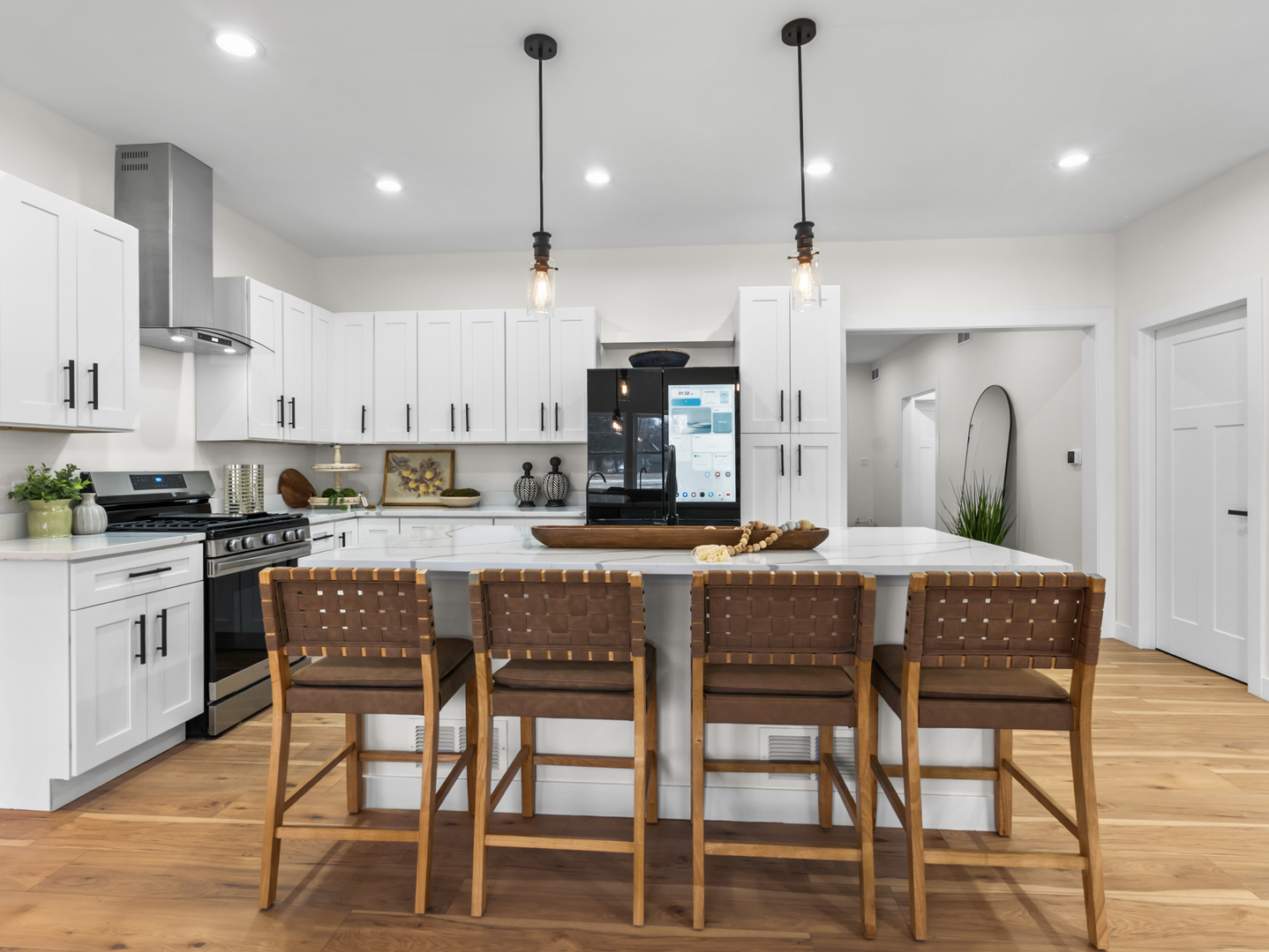17 W Dearborn Street, Plano, IL 60545