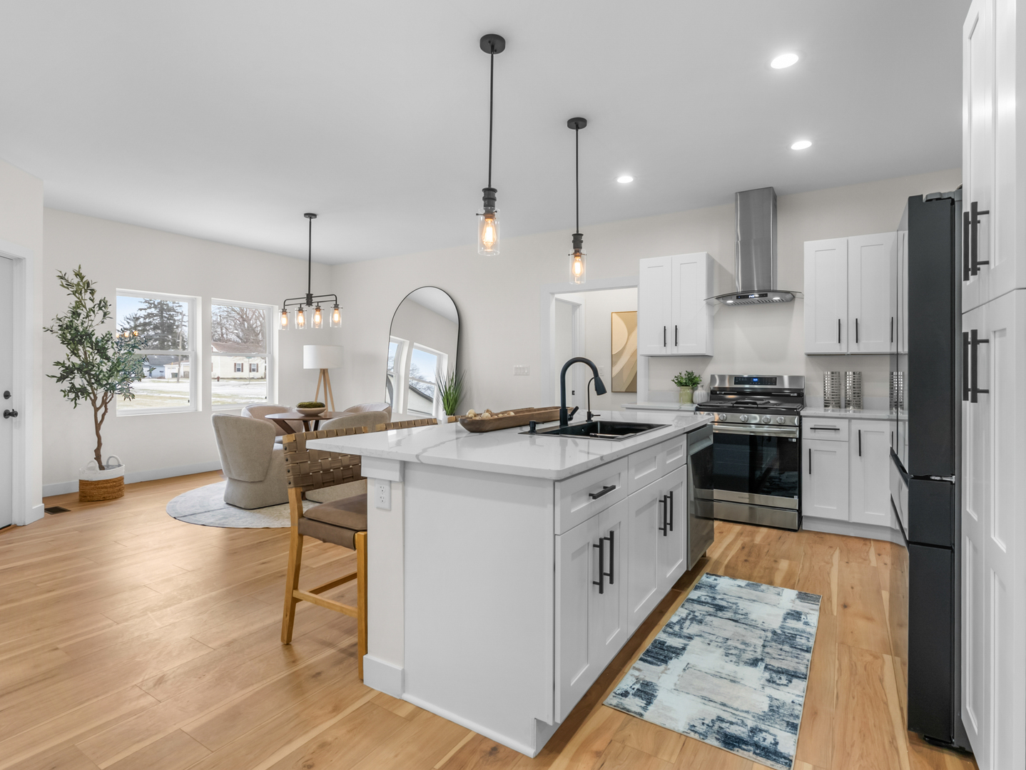 17 W Dearborn Street, Plano, IL 60545