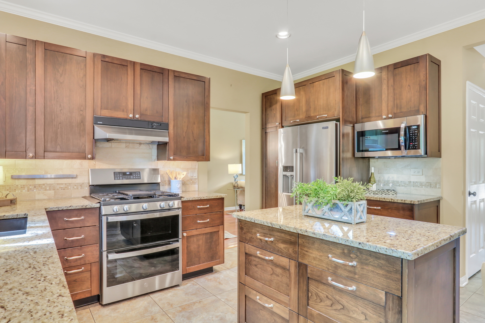 1211 Laurel Lane, Gurnee, IL 60031