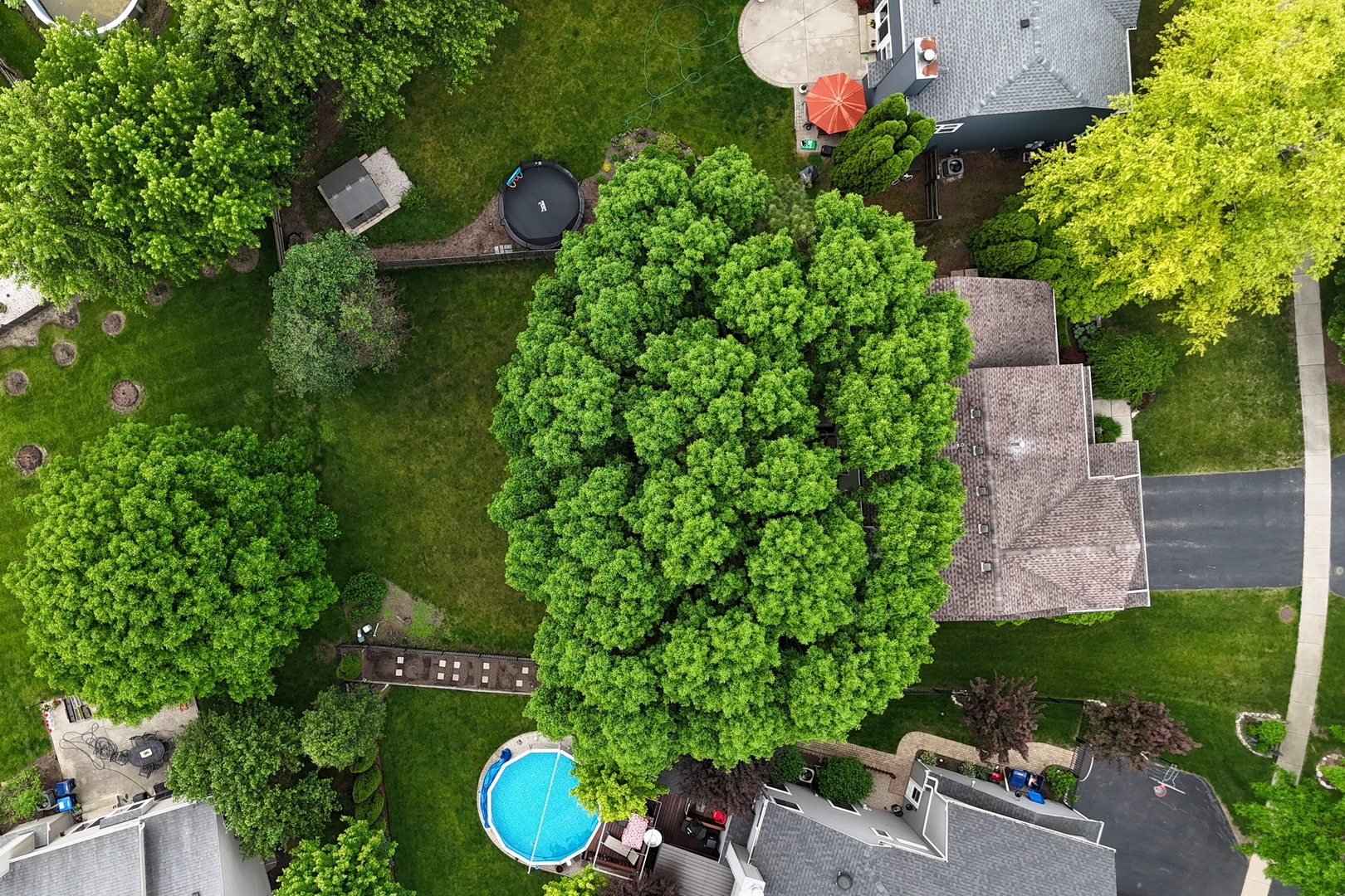 1211 Laurel Lane, Gurnee, IL 60031