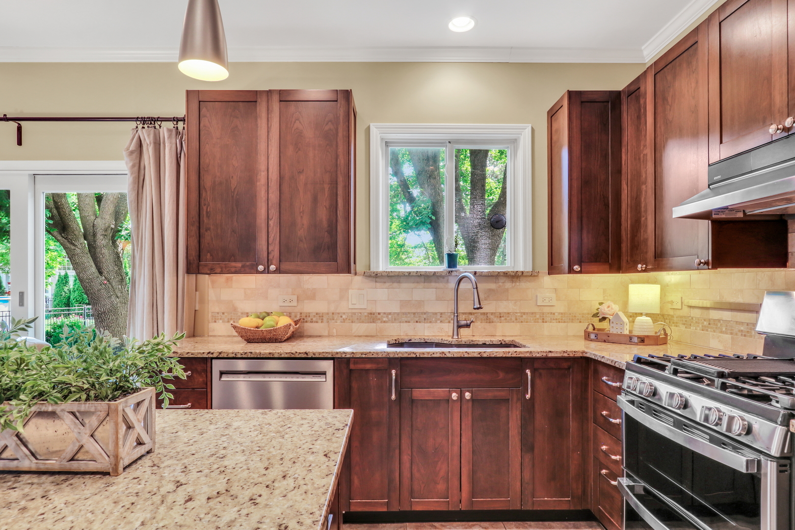 1211 Laurel Lane, Gurnee, IL 60031
