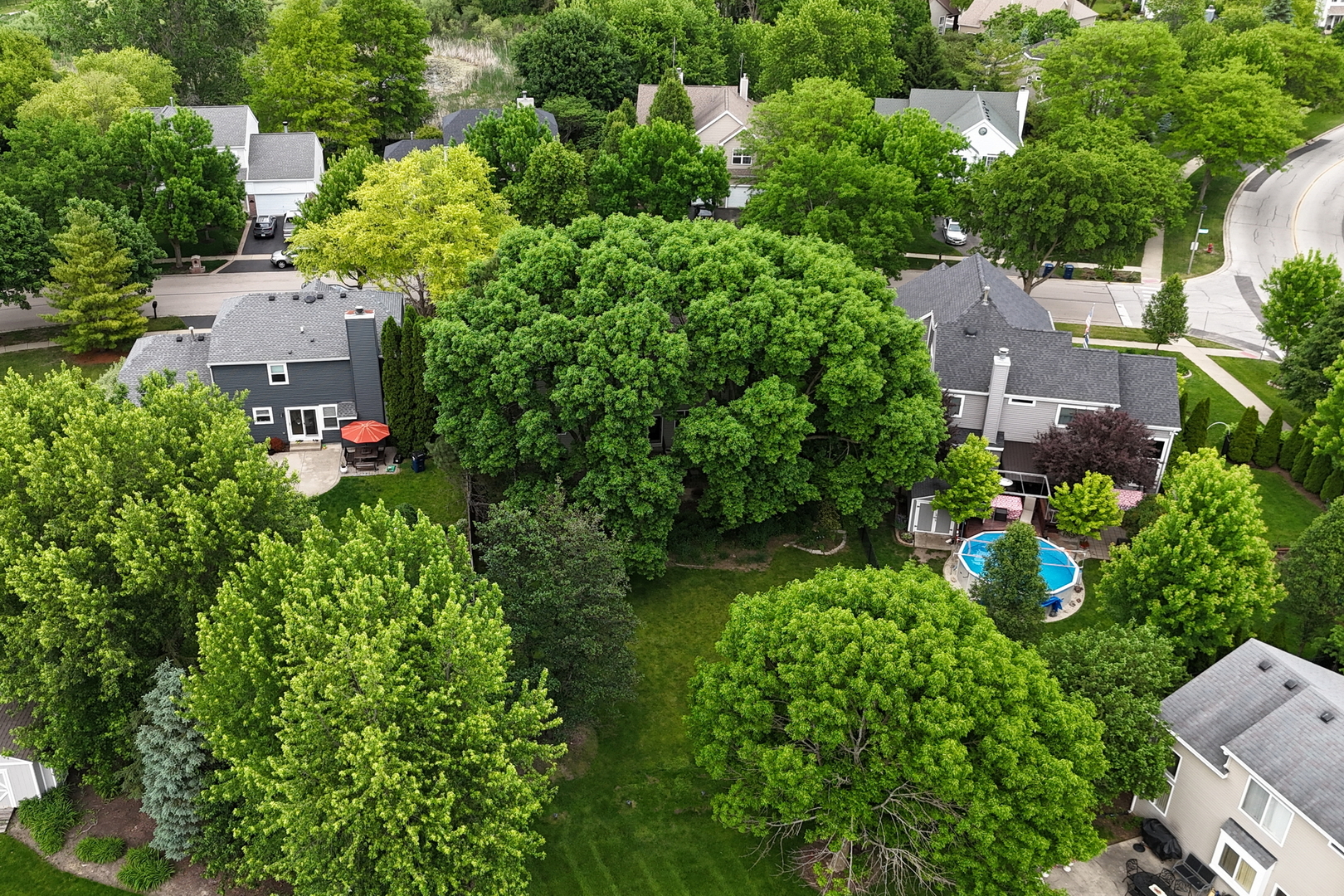 1211 Laurel Lane, Gurnee, IL 60031