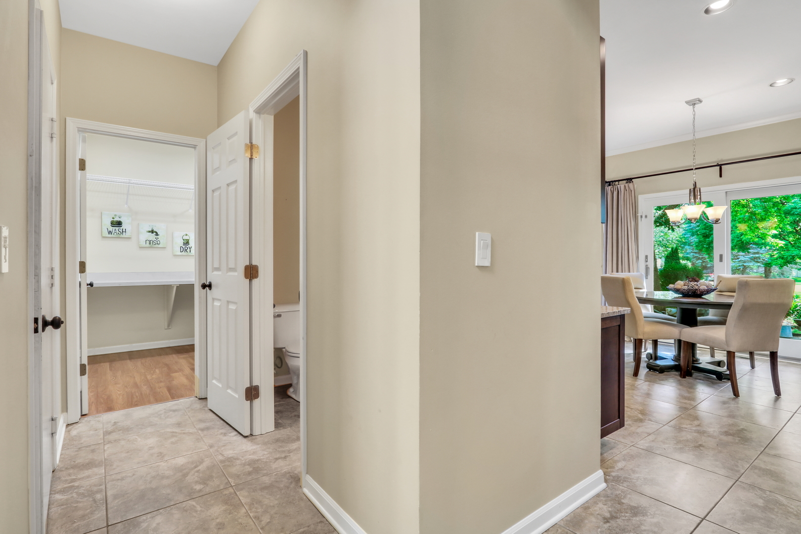 1211 Laurel Lane, Gurnee, IL 60031