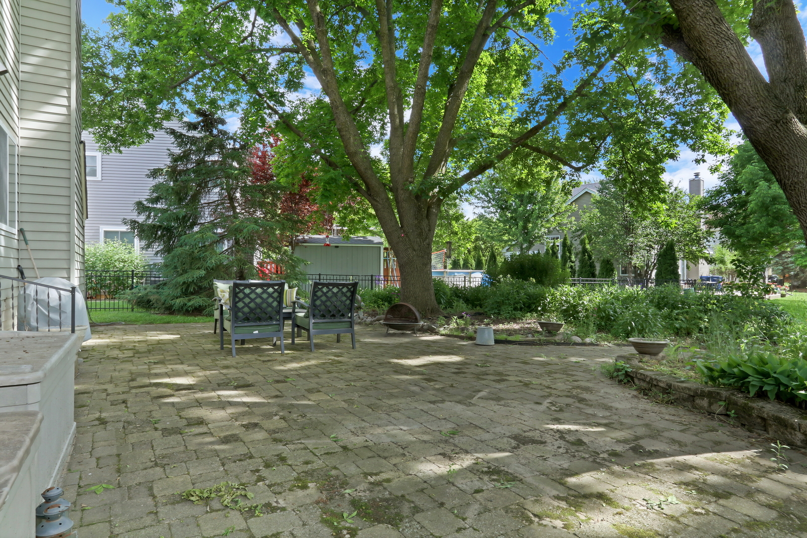 1211 Laurel Lane, Gurnee, IL 60031