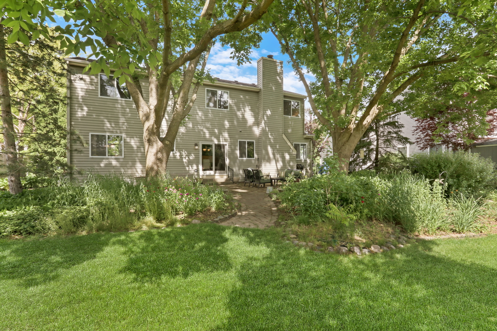 1211 Laurel Lane, Gurnee, IL 60031