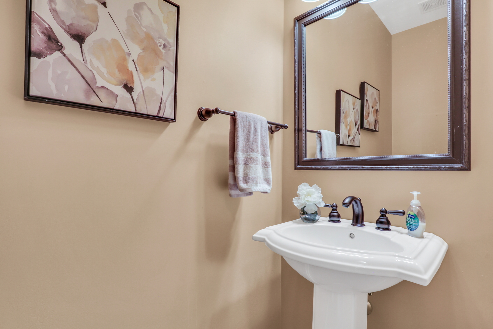 1211 Laurel Lane, Gurnee, IL 60031