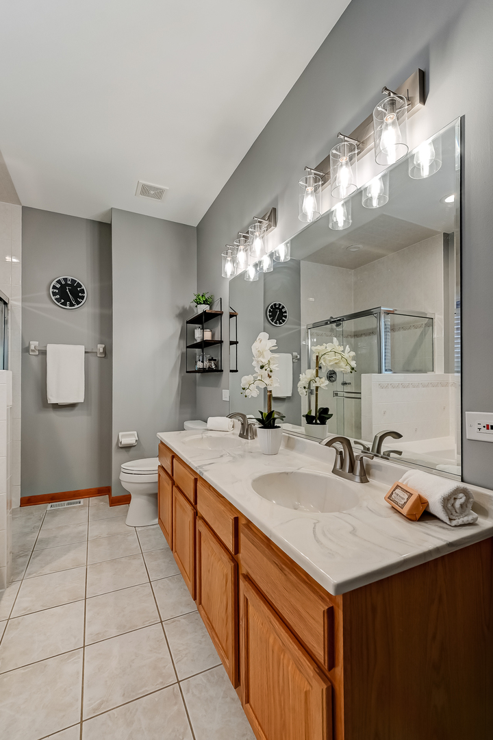 10735 Christopher Drive, Lemont, IL 60439