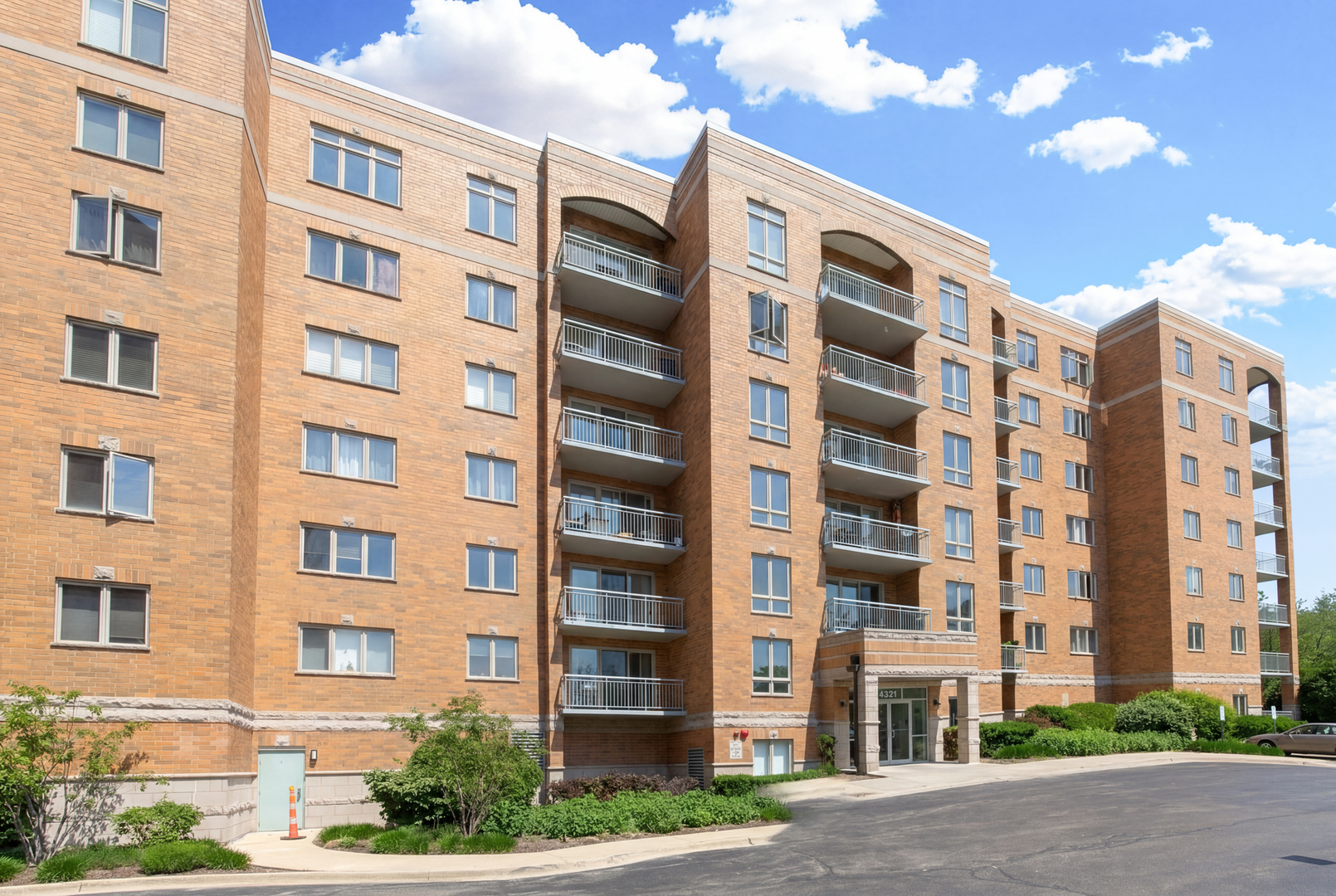 6815 N Milwaukee Avenue #605, Niles, IL 60714