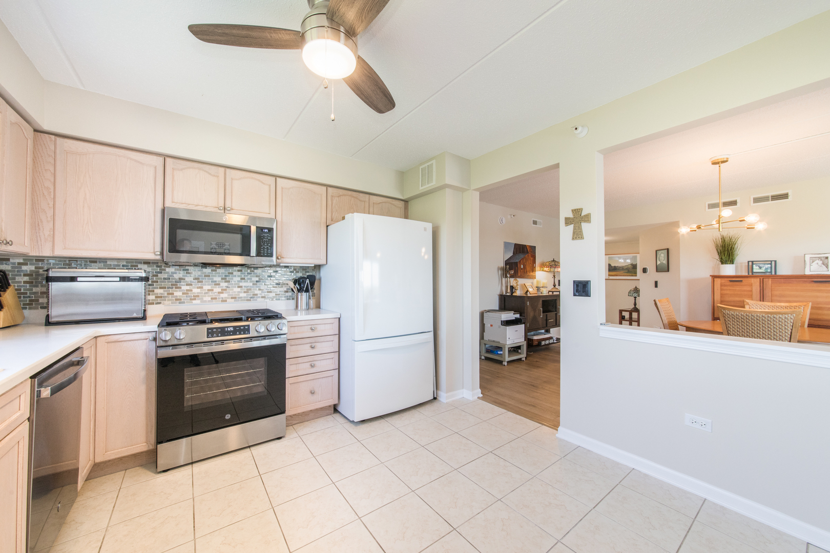 6815 N Milwaukee Avenue #605, Niles, IL 60714